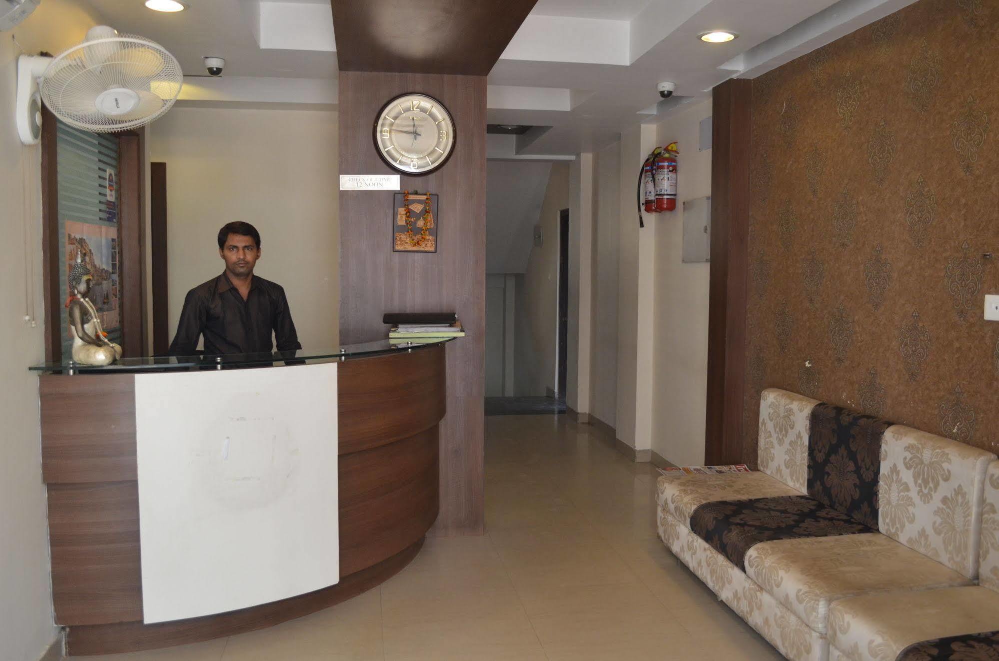 Nirvana Hotel Varanasi Exterior foto